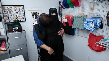 Teen caught stealing at hijab store confronted by officer