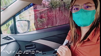 Teenage Pinay gives a blowjob and gets fucked by the taxi driver